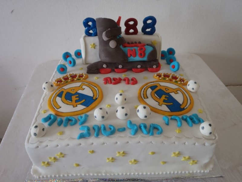 עוגה ליום הולדת רולרבליידס בפיסול ולוגו ריאל מדריד